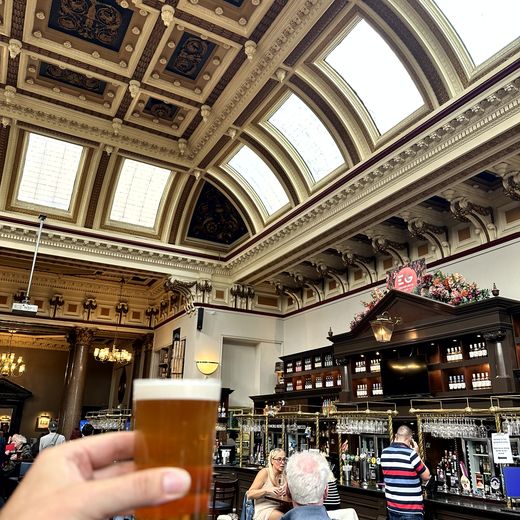 Ankunft in Edinburgh – erstes Pint in historischer Kulisse