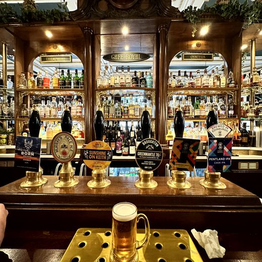 Ankunft in Edinburgh – erstes Pint in historischer Kulisse