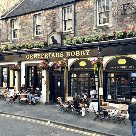 Greyfriars, Guildford-Arms-Flair und Live-Musik bis spät in die Nacht