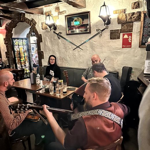 Greyfriars, Guildford-Arms-Flair und Live-Musik bis spät in die Nacht