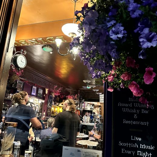 Greyfriars, Guildford-Arms-Flair und Live-Musik bis spät in die Nacht