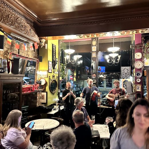 Greyfriars, Guildford-Arms-Flair und Live-Musik bis spät in die Nacht
