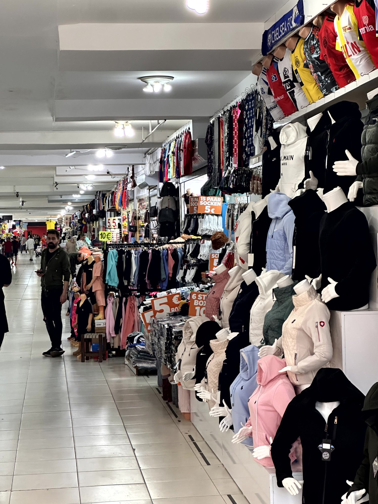 Abendlicher Bummel und Shopping-Eindrücke