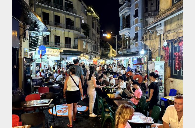 Erster Abend in Hanoi – Straßenküche, Hoan-Kiem-See und Bars