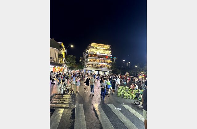 Erster Abend in Hanoi – Straßenküche, Hoan-Kiem-See und Bars