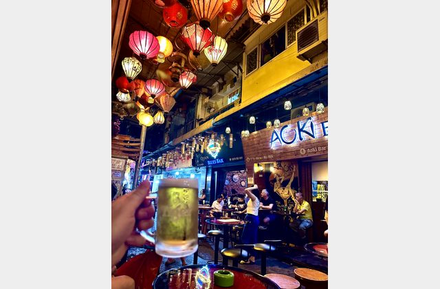 Erster Abend in Hanoi – Straßenküche, Hoan-Kiem-See und Bars