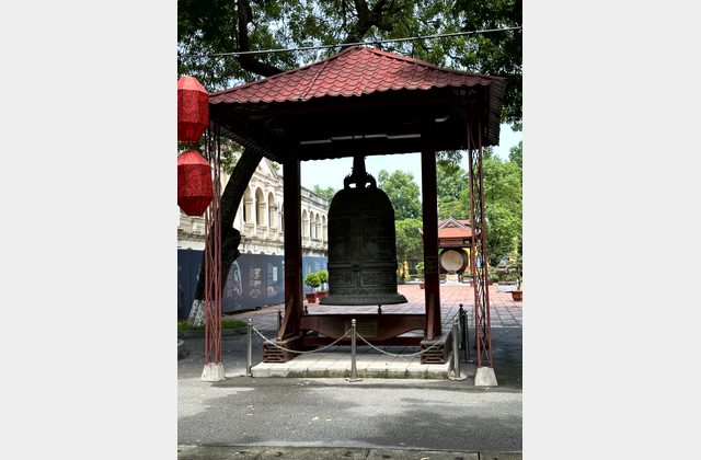 Hanoi am Vormittag – Mausoleum, Zitadelle, Tempel und Train Street