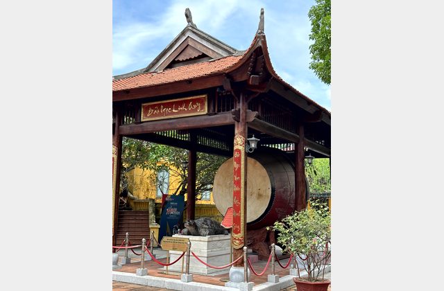 Hanoi am Vormittag – Mausoleum, Zitadelle, Tempel und Train Street