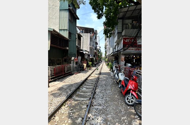 Hanoi am Vormittag – Mausoleum, Zitadelle, Tempel und Train Street