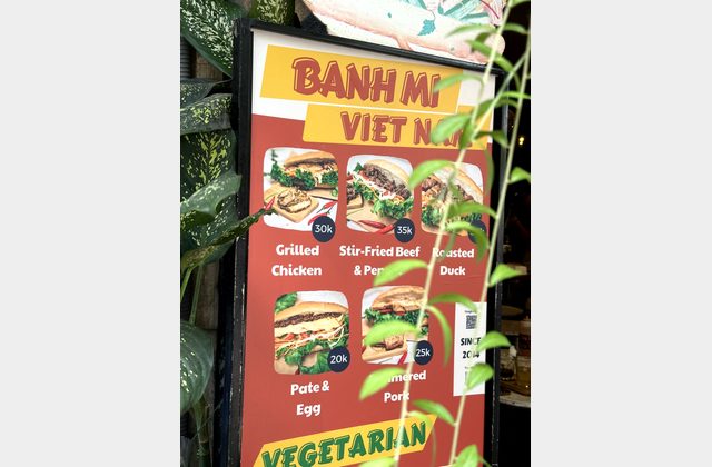 Hanoi Street Food Tour – Nộm bò khô, Bún chả, Bánh mì und Egg Coffee