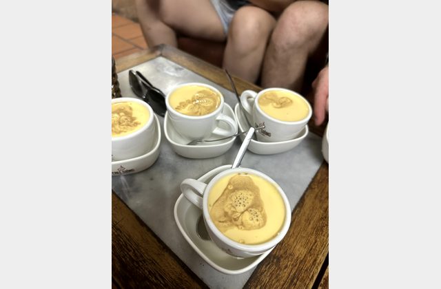 Hanoi Street Food Tour – Nộm bò khô, Bún chả, Bánh mì und Egg Coffee