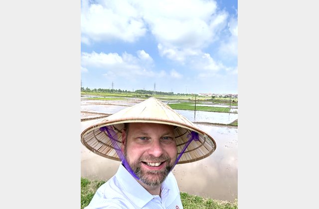 Fahrt von Hanoi zur Halong-Bucht – Reisfelder und erster Blick aufs Wasser