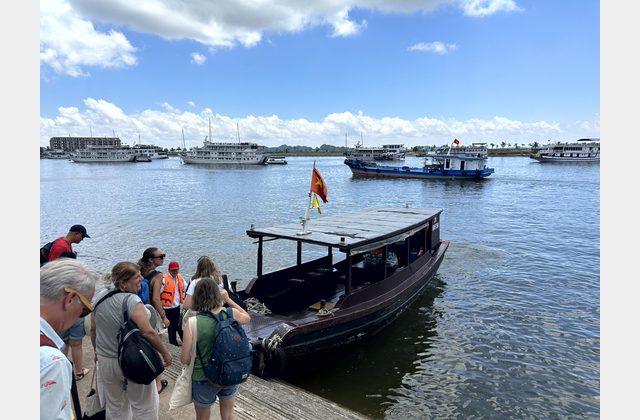 Fahrt von Hanoi zur Halong-Bucht – Reisfelder und erster Blick aufs Wasser