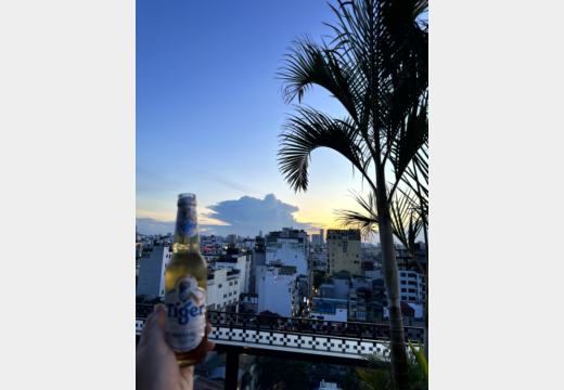 Hanoi-Abend vor dem Nachtzug – Rooftop, Tiger Beer und Straßenküche