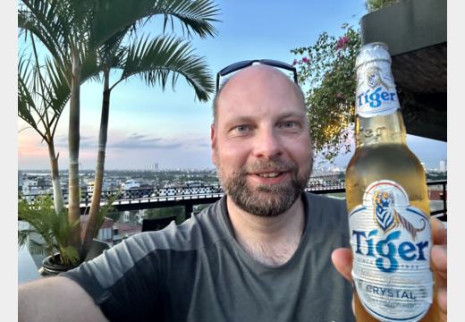 Hanoi-Abend vor dem Nachtzug – Rooftop, Tiger Beer und Straßenküche
