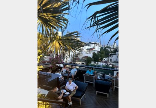 Hanoi-Abend vor dem Nachtzug – Rooftop, Tiger Beer und Straßenküche