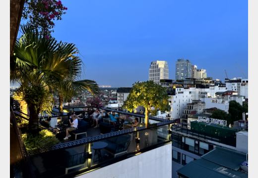Hanoi-Abend vor dem Nachtzug – Rooftop, Tiger Beer und Straßenküche