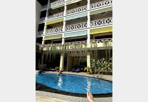 Ankommen in Hue – Mittagessen, Hotelzimmer und Pool