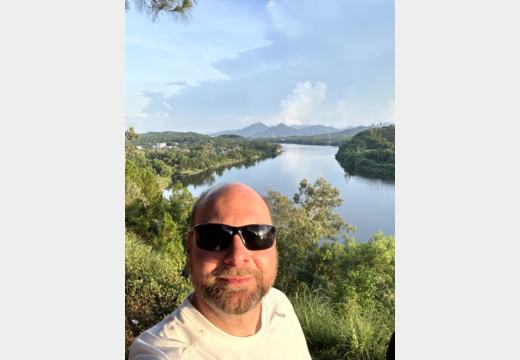 Hue am Nachmittag – Fluss, Kaiseranlage und Sonnenuntergang