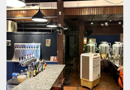 Erster Abend in Hue – Nachtmarkt, Bánh khoái, Suppe und Craft Beer