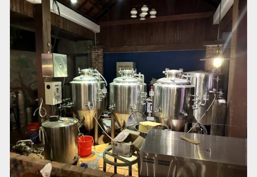 Erster Abend in Hue – Nachtmarkt, Bánh khoái, Suppe und Craft Beer