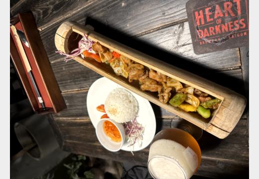 Erster Abend in Hue – Nachtmarkt, Bánh khoái, Suppe und Craft Beer
