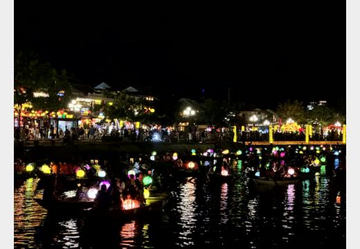 Hoi An bei Nacht – Laternen, Fluss und Nachtmarkt
