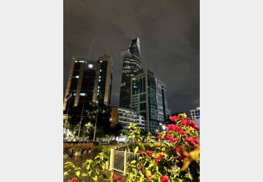 Saigon bei Nacht – City Hall, Saigon River und Rooftopbars