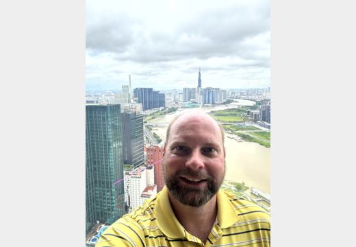 Zurück in Saigon – Hotel, Skyline und Pool über der Stadt