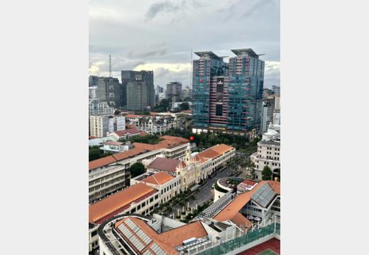 Zurück in Saigon – Hotel, Skyline und Pool über der Stadt