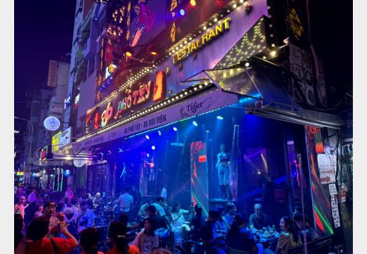 Saigon-Abend – Bùi Viện, Bars, Belgo Bier und Late-Night-Snacks