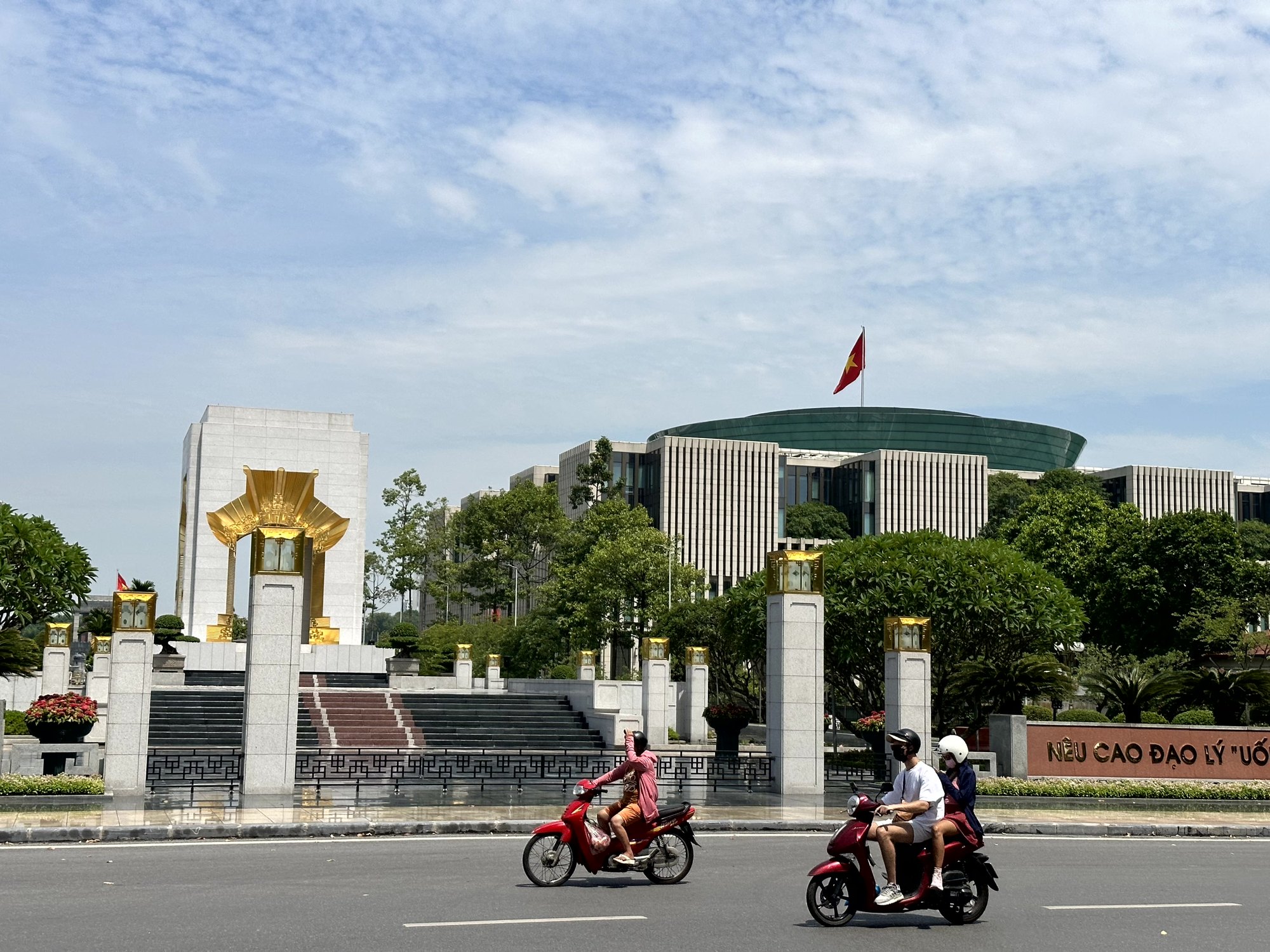 Hanoi am Vormittag – Mausoleum, Zitadelle, Tempel und Train Street