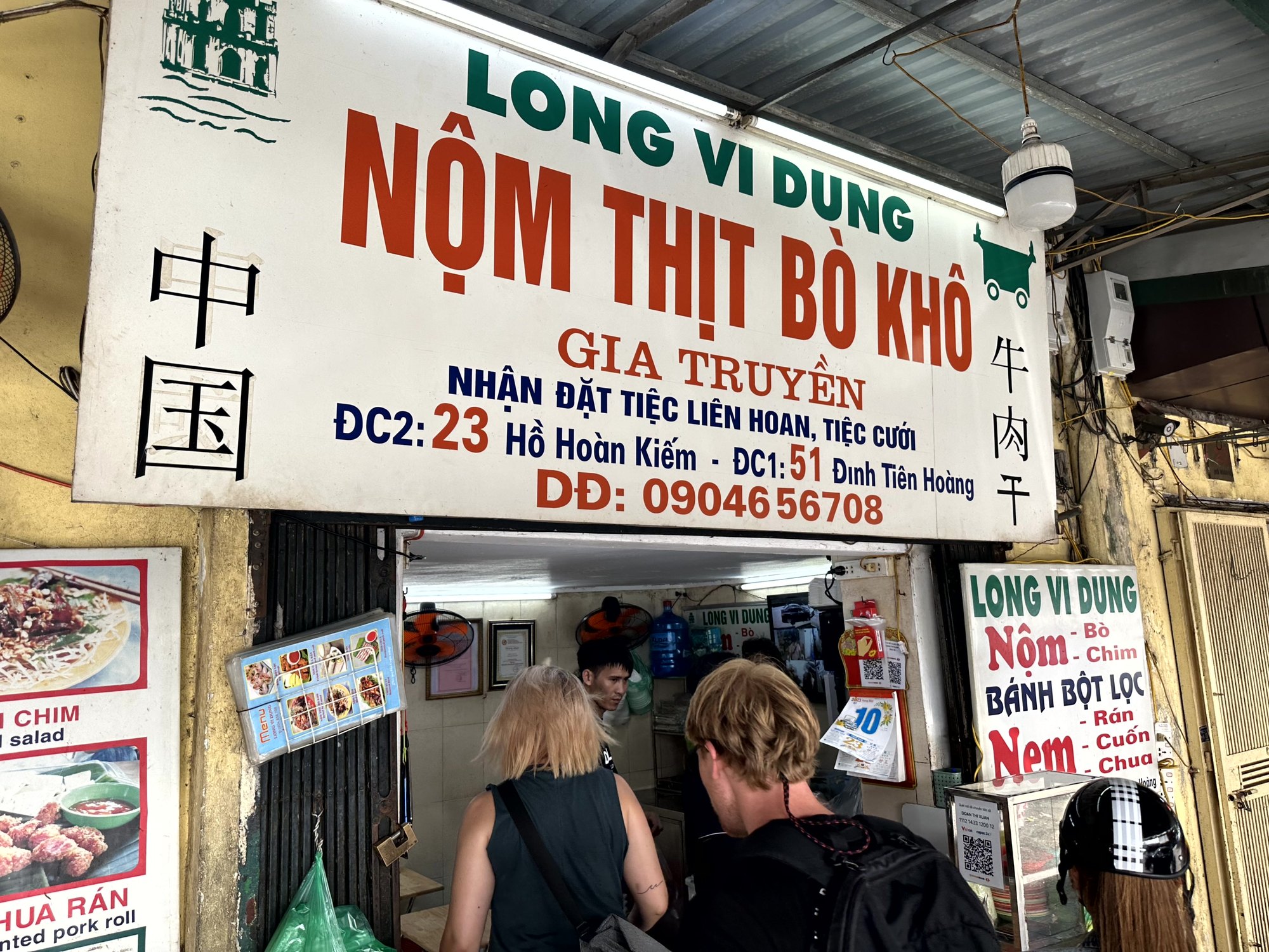 Hanoi Street Food Tour – Nộm bò khô, Bún chả, Bánh mì und Egg Coffee