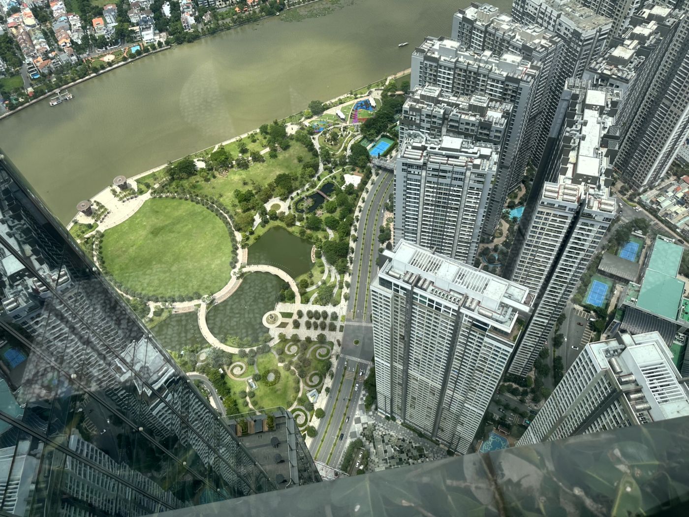 Freier Tag in Saigon – Landmark 81, Skyline, Shopping und Lunch