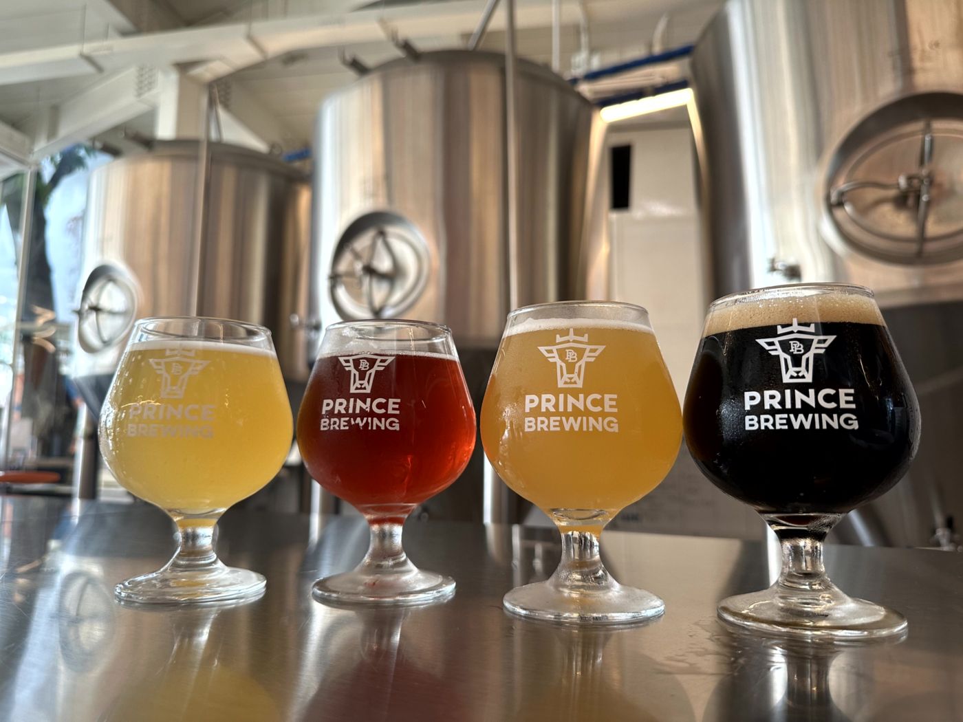 Ankunft in Phnom Penh – Hotel, Pool und erste Craft-Beer-Station