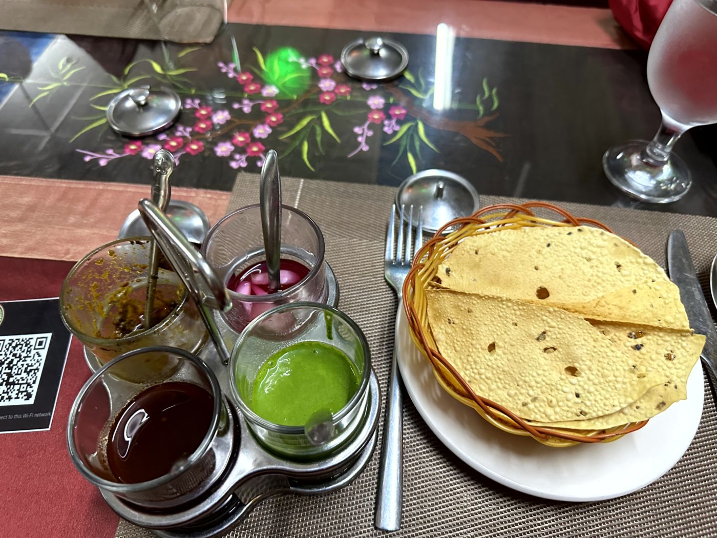 Nachmittag in Phnom Penh – Königspalast, Tempel und lokale Bierszene