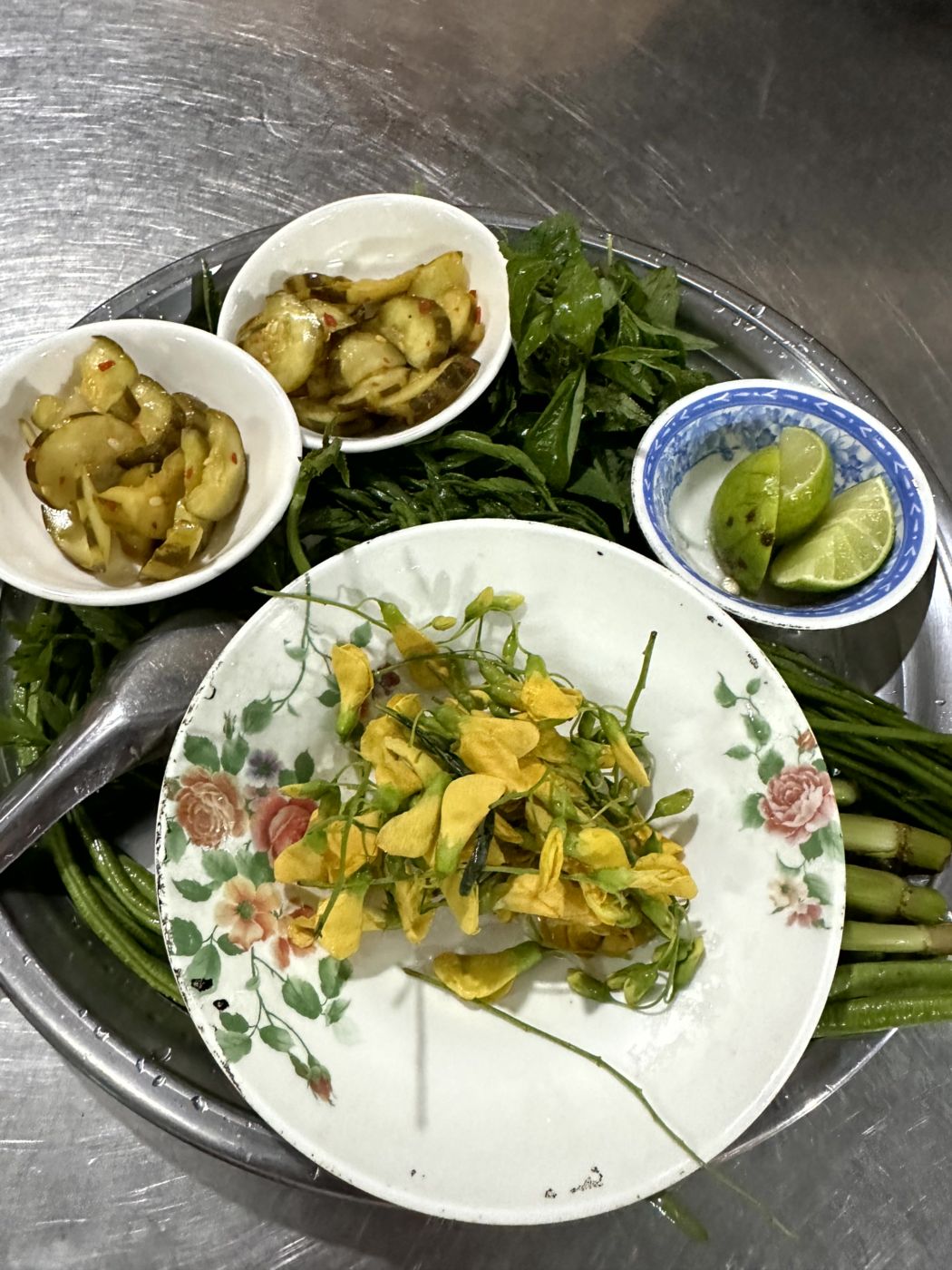 Phnom Penh Streetfood Tour – Markt, Insekten, Spieße und Bánh-xèo-artige Crêpes