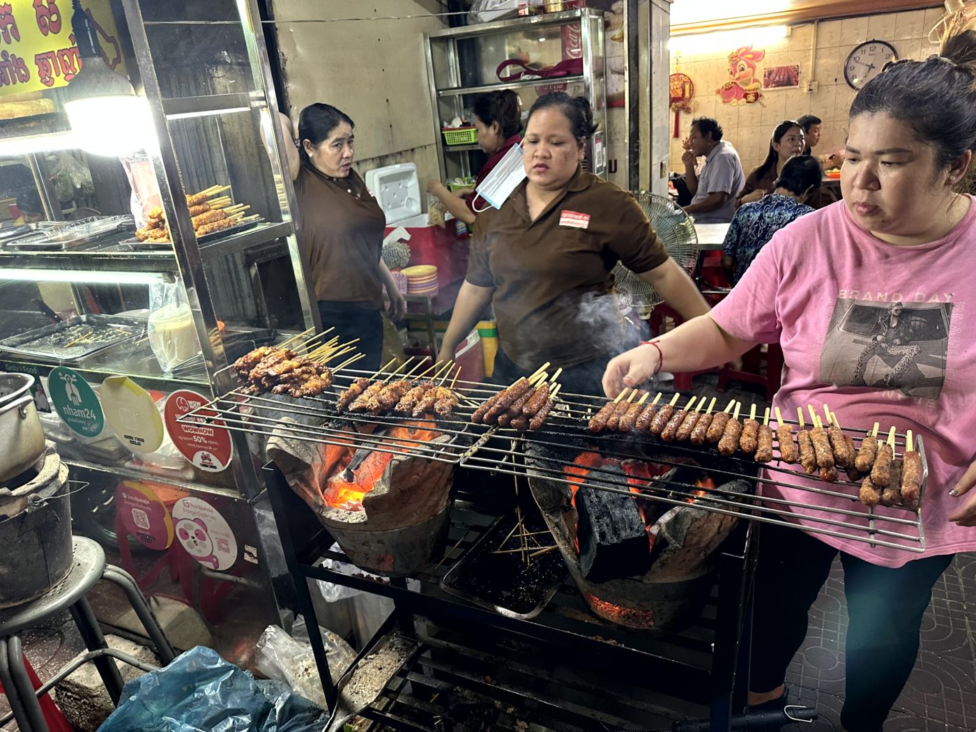 Phnom Penh Streetfood Tour – Markt, Insekten, Spieße und Bánh-xèo-artige Crêpes