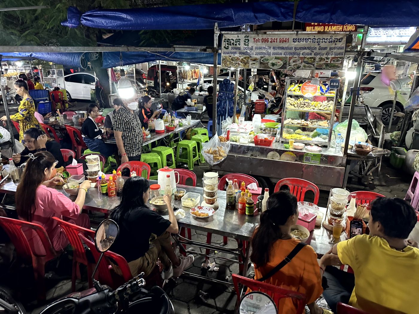 Phnom Penh Streetfood Tour – Markt, Insekten, Spieße und Bánh-xèo-artige Crêpes