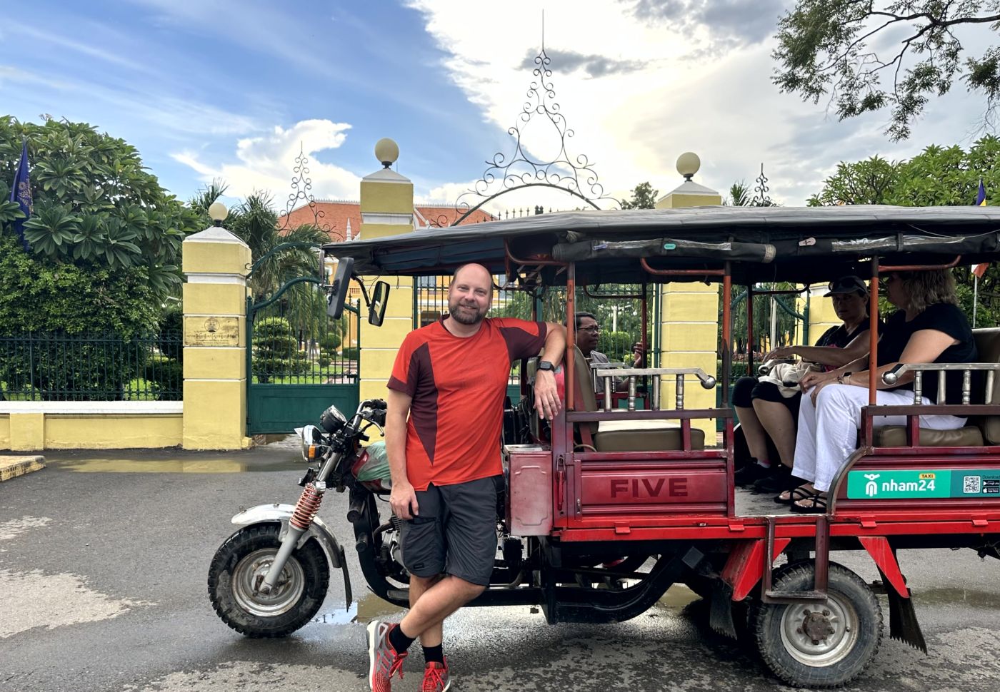 Battambang am Nachmittag – Tempelbesuch, Tuk-Tuk und Phnom Sampov