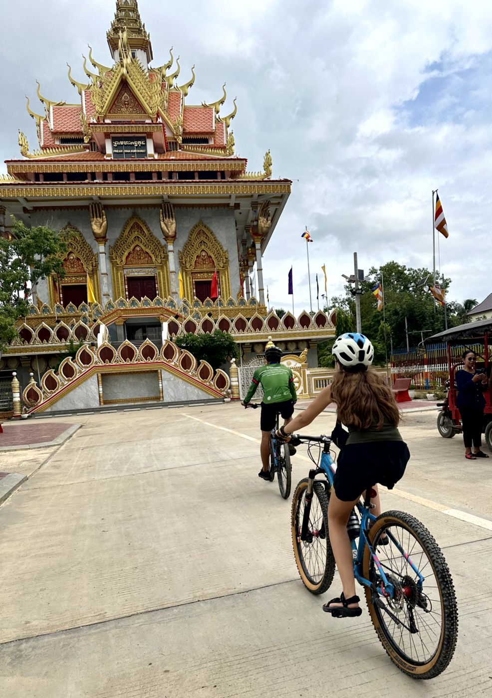 Battambang Rural Food & Cycle Tour – Dorfküchen, Reisprodukte und Kokoswasser