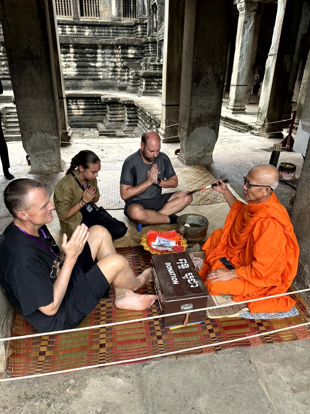 Tempelrundgang in Angkor – Reliefs, Türme und eindrucksvolle Gesichter