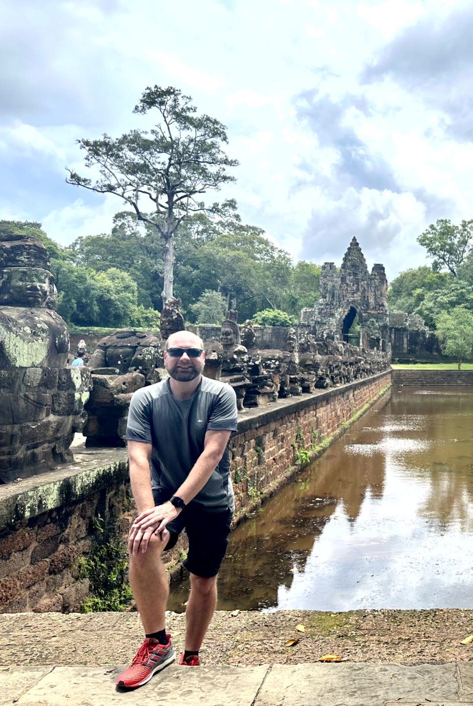 Tempelrundgang in Angkor – Reliefs, Türme und eindrucksvolle Gesichter