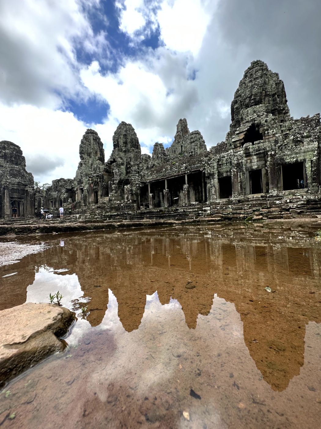Tempelrundgang in Angkor – Reliefs, Türme und eindrucksvolle Gesichter