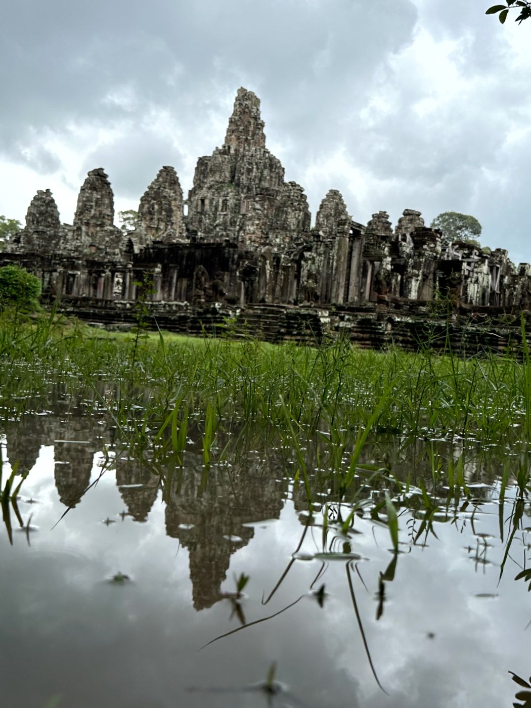 Tempelrundgang in Angkor – Reliefs, Türme und eindrucksvolle Gesichter