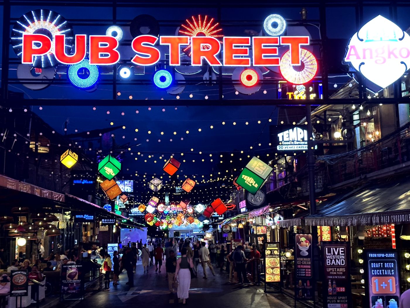 Abend in Siem Reap – Pub Street, Burger, Live-Musik und Bier