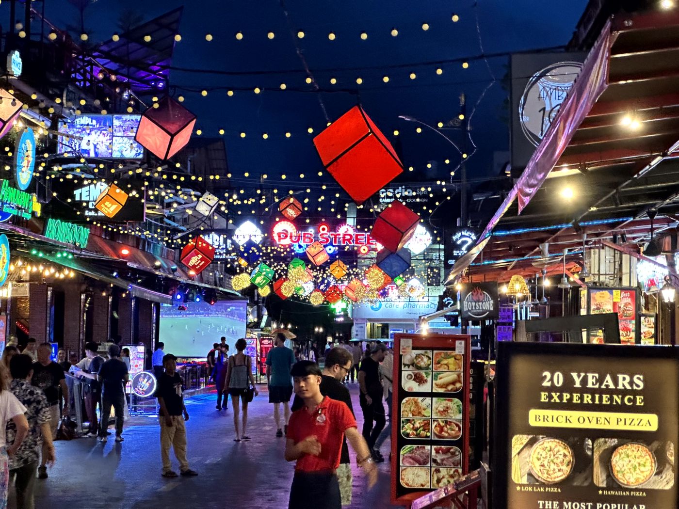Abend in Siem Reap – Pub Street, Burger, Live-Musik und Bier