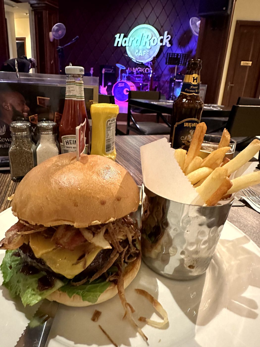 Abend in Siem Reap – Pub Street, Burger, Live-Musik und Bier