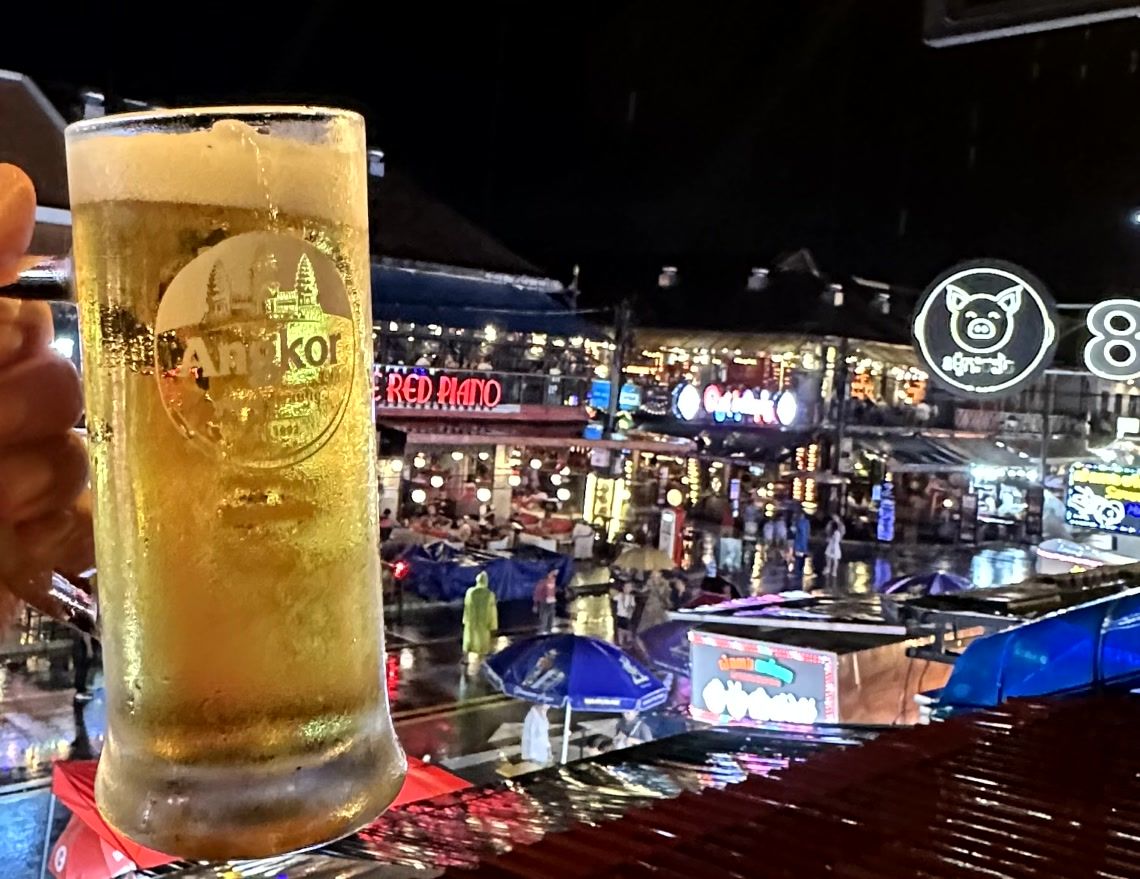 Abend in Siem Reap – Pub Street, Burger, Live-Musik und Bier