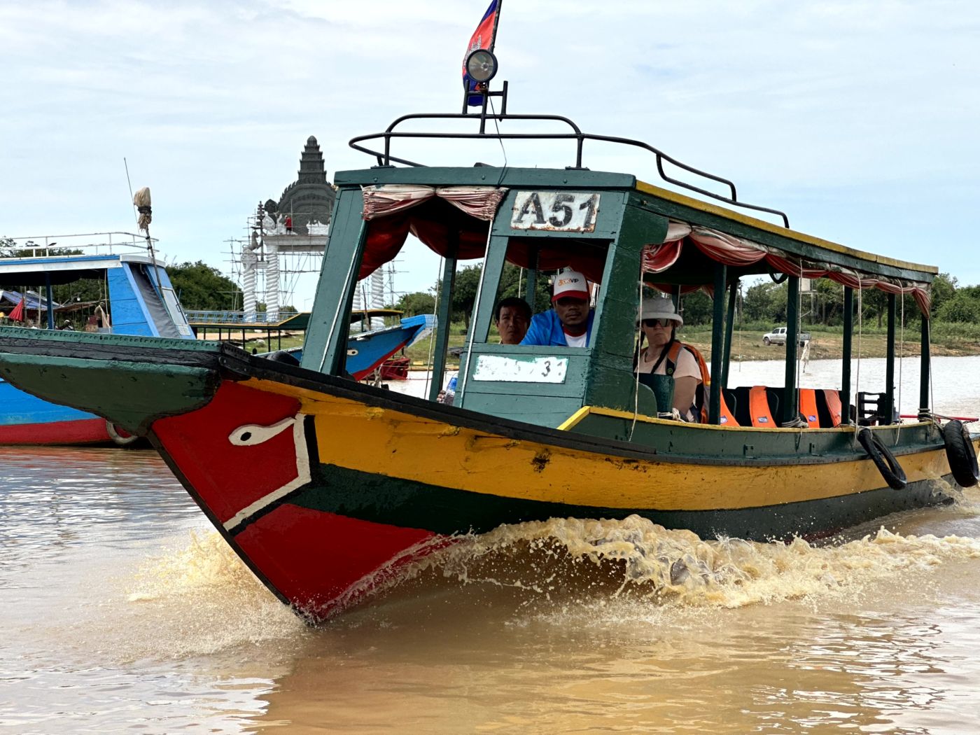 Mittag auf dem Wasser – Bootsfahrt zum Tonle-Sap-Umfeld